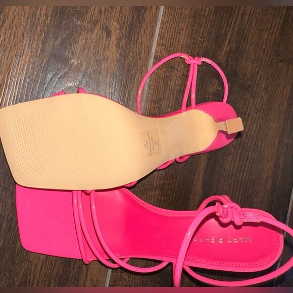 Marc Fisher Dareta Heeled Sandal In Miami Pink
NWOT sz 10 - Picture 3 of 3
